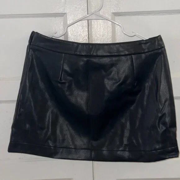 NEW Miss Selfridge faux leather kilt in black - Picture 6 of 10